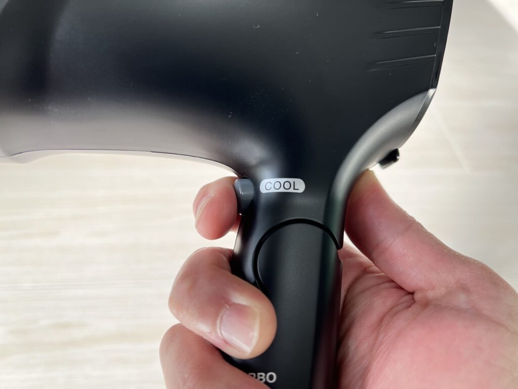 ボタン一つでパッと切り替え!頭皮ダメージを抑える理想のドライ法